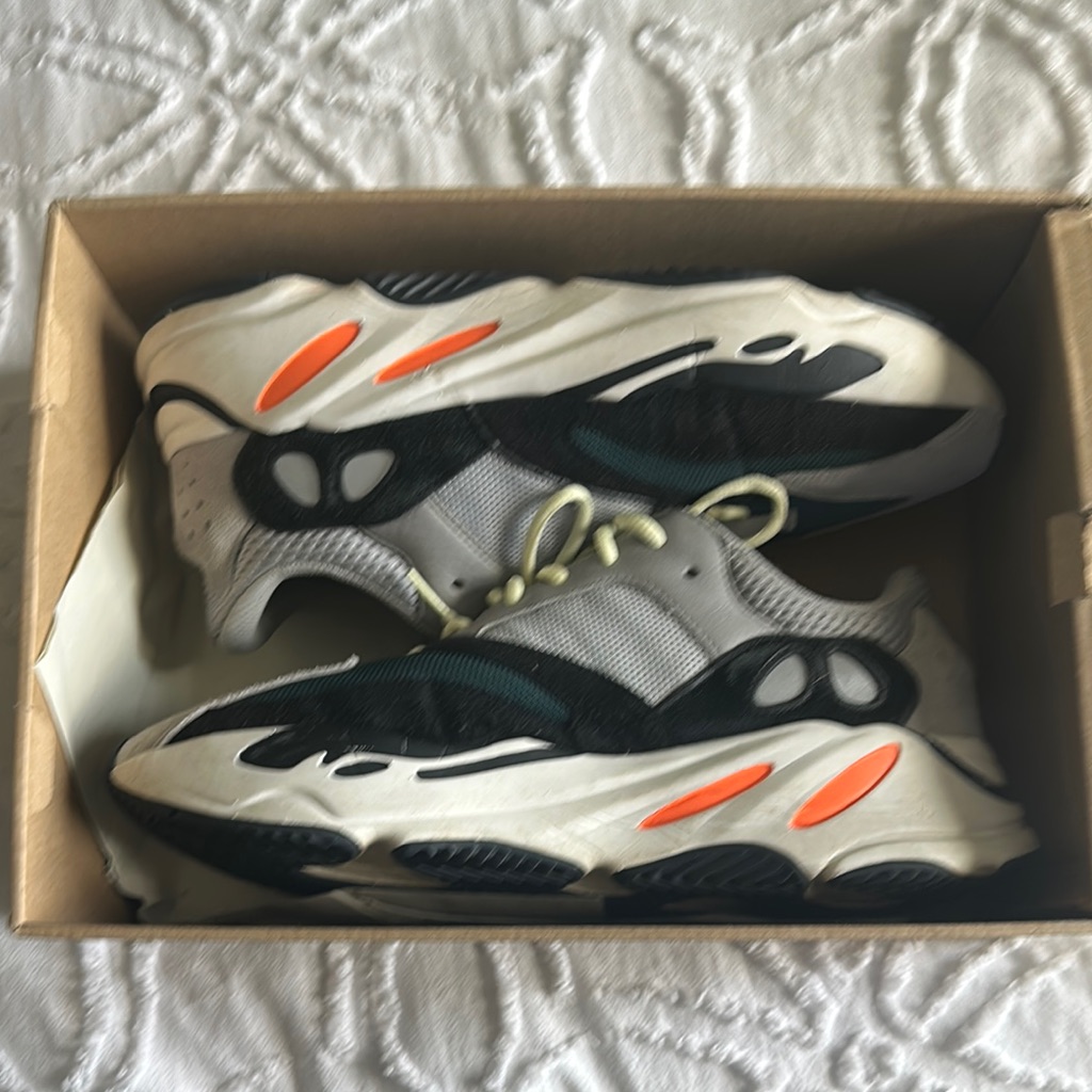 Yeezy “Wave Runner” Size 11